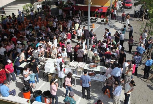 2011年11月5日歡喜來開館，請享用在地好料理／2011年攝／陳定南教育基金會提供