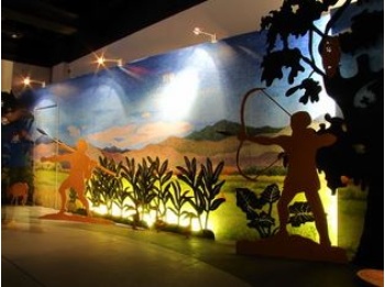 狩獵，圖為蘭博「探溯淇武蘭」特展模擬場景