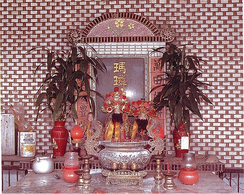 礁溪鄉玉光村的「瑪璘公廟」是蘭陽平原以噶瑪蘭人為祭祀對象的廟。開墾初期，漢人從噶瑪蘭族手中取得土地，甚至造成整個村落的滅族。漢人便收拾噶瑪蘭族的骨骼蓋起了這座廟。