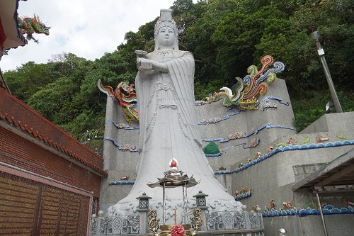 遙望龜山島的媽祖聖像
