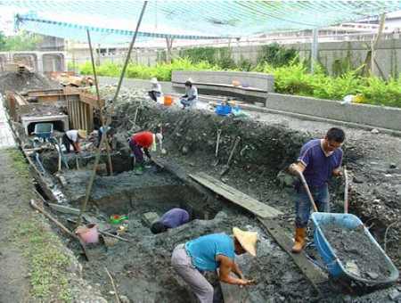 考古現場搶救發掘工作照，受C管廊道影響部份。