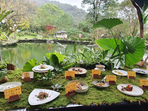 在生態廚師的巧手下，一道道精緻料理如同美術作品一般陳列出來。