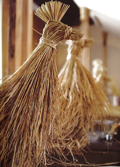 珍珠社區利用稻草的特性製作各種工藝品，並與早期農村生活做出連結。