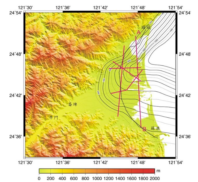 圖1 震測線（紅色實線）、水準測量（黑色虛線）以及宜蘭平原地下沈積物厚度等厚圖（改繪自江新春，1976和Liu，1995）