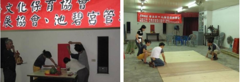 左：在蘇澳鎮南興社區活動中心正式開工前，請來鎮守此區域的池碧宮王爺來庇祐工程平安順利 / 右：在地面鋪上木板，以便勾勒出大鯖魚之大小尺寸及各部位位置