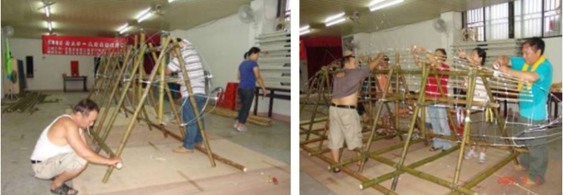 左：以粗鐵絲製作大鯖魚燈籠模型的骨架，魚身圓滑的弧線，在此刻即能展現無疑(吳文明 攝) / 右：骨架完成了，接下來就是製作支撐架了。一根一根的竹子，穿進骨架之中，讓大鯖魚屹立不搖