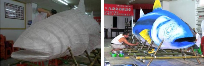 左：糊紙的大工程，可不是只有一層就可以，至少得糊上3~5層才算牢固(潘佑升 攝) / 右：最後再小心的糊上2~3層的白色宣紙，以便上色