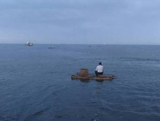 討海人在茫茫大海中孤身奮鬥，沒有救身衣、保溫箱、糧食、通訊器材、電子設備