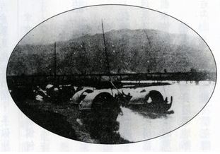 出動小船接駁轉載