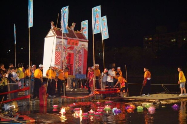 放水燈的景像(2009)