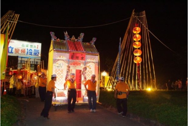 水燈會特別訂製的超大型水燈頭