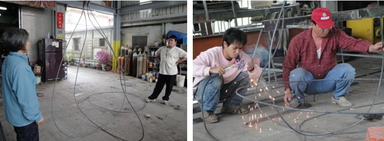 左：以粗鐵線建構雛形 / 右：粗鐵線十分堅硬，需將其高溫加熱軟 化後才能塑形。