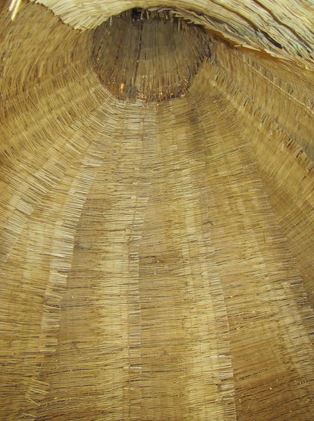 裏面的織法和外面不同，但一樣需完全緊密。(莊雅惠 攝)