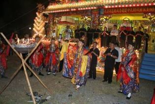 焚香起功、拜發表章