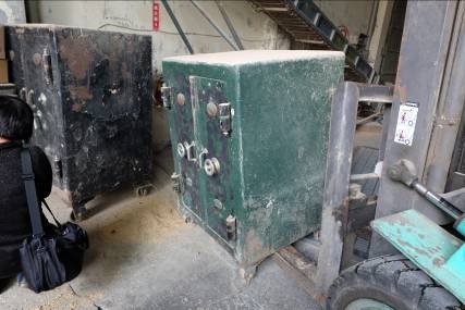 移置於礁溪鄉農會供銷部奇立丹倉庫的日治時期兩組金庫，分別由共榮金庫與東京大谷製作，鑰匙密碼皆已遺失。