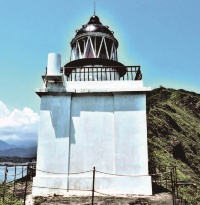 昂然屹立在北方澳突角海岬上的蘇澳燈塔。( 陳財發提供）