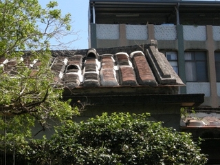 屋脊尾端之翹棟