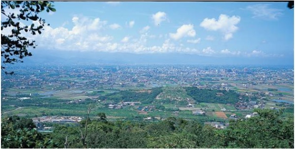 丸山遺址為宜蘭縣縣定遺址，亦為內政部所指定的三級古蹟，位於冬山鄉丸山村，當地稱為圓山仔的小山上(宜蘭縣政府 提供)