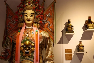 「差異與類同－人類學的關懷」中的大身尪讓您邊看邊露出會心一笑(展品提供：頭城昭義社)