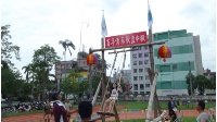 「脚踢手放」盪「中秋」