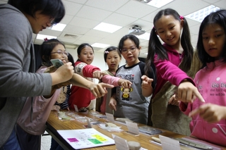 新石器時代的先民要翻土，需使用哪一個石器呢？