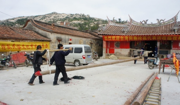 各構件拆卸後搬運到祠堂
