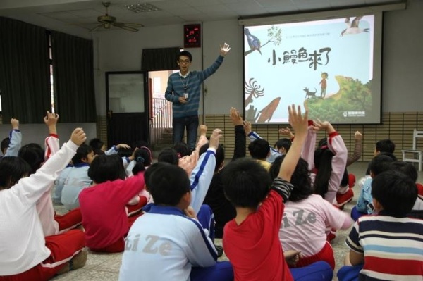 在互動中學習