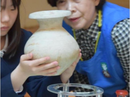 圖1-2 互動式學習觸摸真正的土器