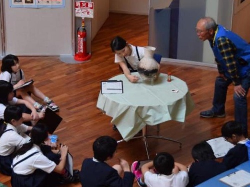 圖1-3 互動式學習觸摸真正的土器