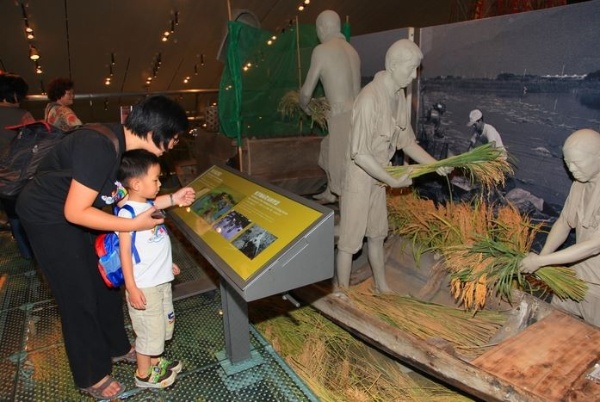 宜蘭多水，農家需以鴨母船收耕（林梓椋 攝/蘭陽博物館　提供）