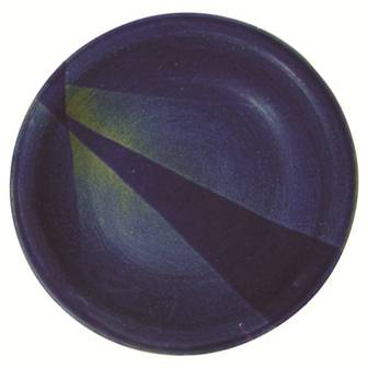 藍釉印花幾何紋盤  台灣窯印：台灣工礦  宜蘭縣立蘭陽博物館提供。