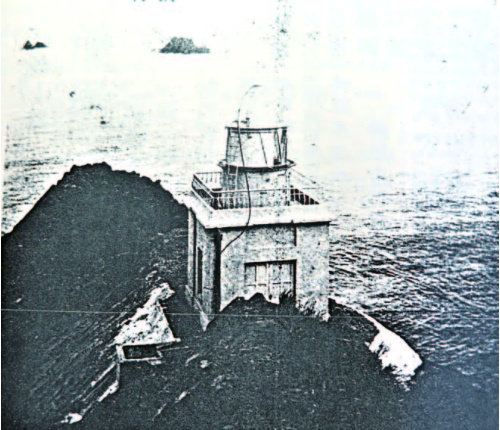 1927（日昭和2）年4 月15 發行的「台灣水產誌第135 號」以蘇澳燈塔的寫真為封面。