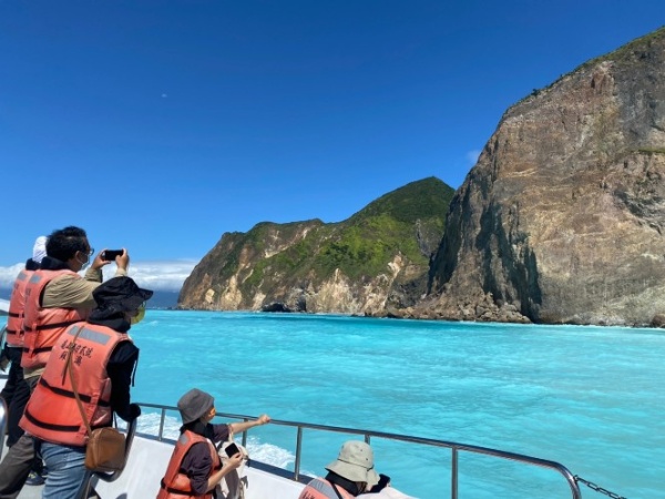 2020年爆紅的龜山島牛奶海奇景。
