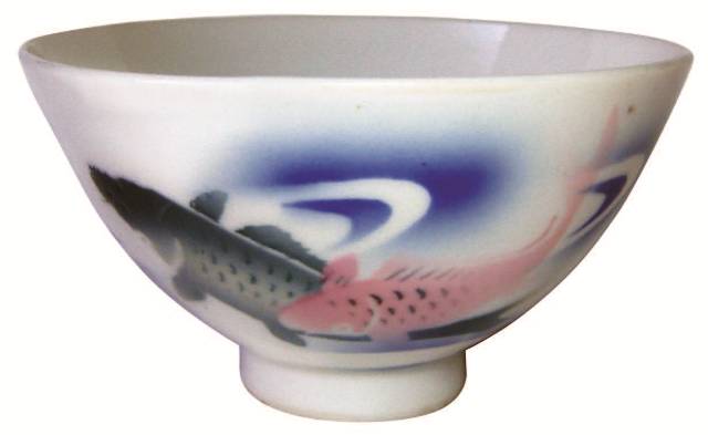 日治時代．日本 ─三彩噴釉魚紋碗 / 蔡聰德提供。