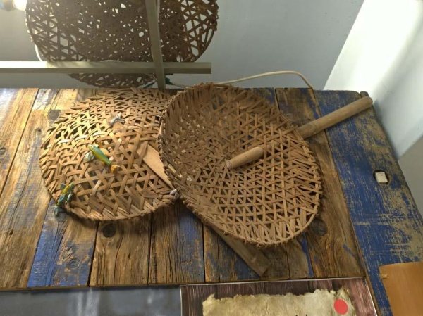 魚篩置於魚寮文化展示區上方／2019年攝