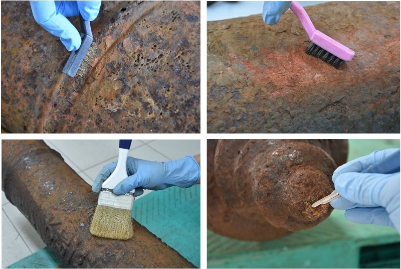 左上:浸泡完成後乾燥，先使用毛刷進行表面除塵 / 右上:: 使用尼龍軟刷移除表面不穩定的鏽層 / 左下: 較頑固的不穩定鏽層使用銅刷清潔 / 右下: 北砲管砲尾處使用手術刀仔細剔除頑固之鏽層。