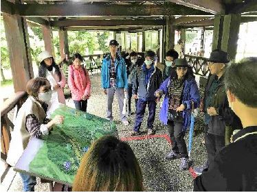 導覽員解說福山植物園概況