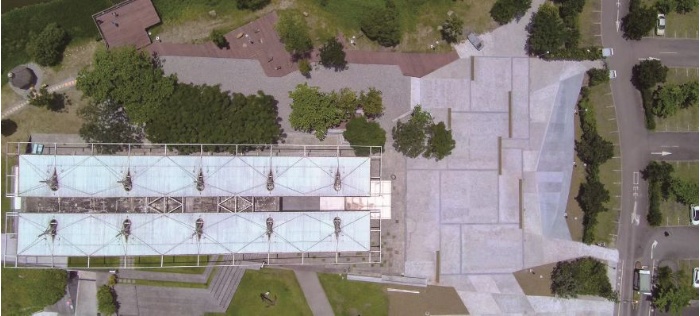 烏石港驛站的外觀像一艘停泊於港邊的帆桅大船