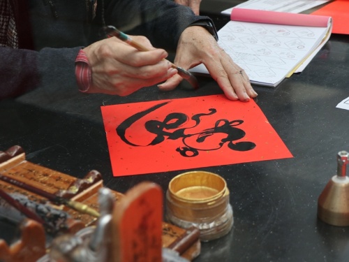 現場可以親眼看到大師現場揮毫，帶領民眾體會書法之美與調息養性之法。