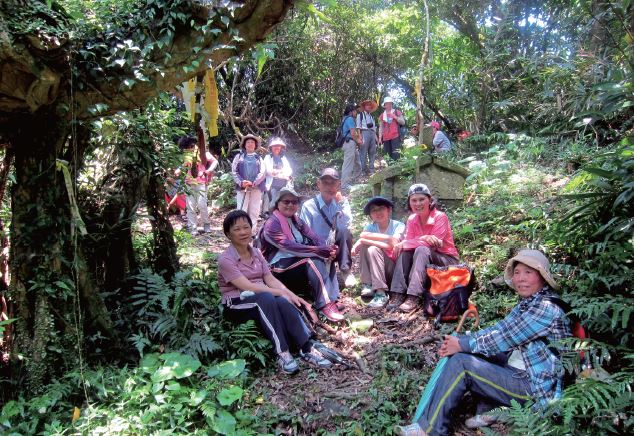 「水頭土地公」原址安座於古道埡口。（陳財發提供）