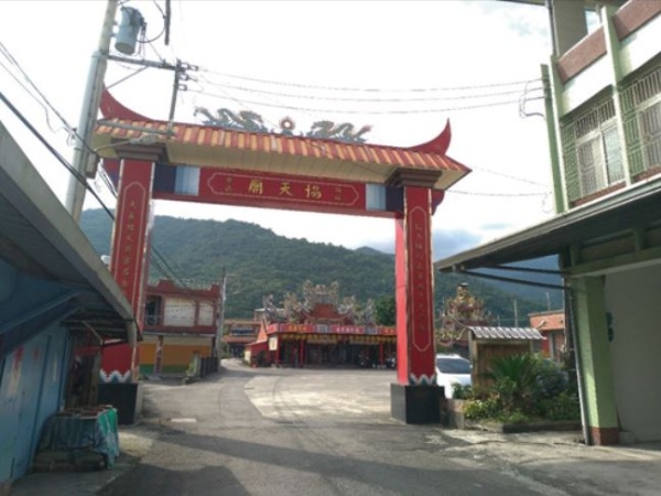 金面里協天廟牌樓入口處全景 。( 張恆瑞攝)