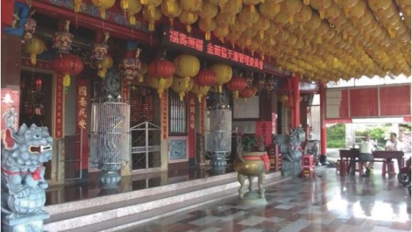 金面里協天廟前庭。 ( 陳宜伶攝)