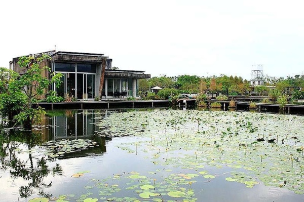 勝洋休閒農場內的宜蘭厝與魚塭／2014年攝 / 勝洋休閒農場提供