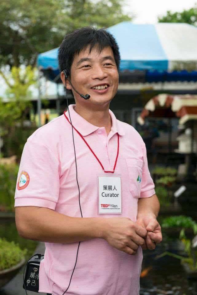 在農場導覽的徐志雄／2014年攝／勝洋休閒農場提供