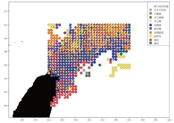燈火漁業於台灣東北海域漁獲量前10名物種空間分布圖。