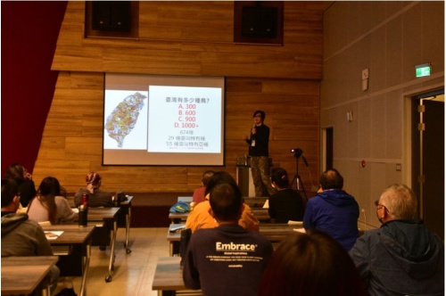 生物多樣性研究中心洪崇航博士講海鳥的起源，台灣的海鳥以及海鳥的生態狀況，還有海鳥的未來。