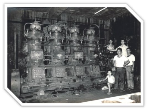 蘇澳鐵工廠生產之 四汽缸燒頭式引擎(侯昭源先生提供)。