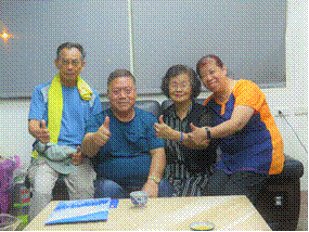 陳進財與採訪團隊合影