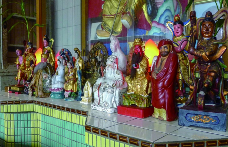 韋馱院虎龕有各種神尊。(張恆瑞 攝)