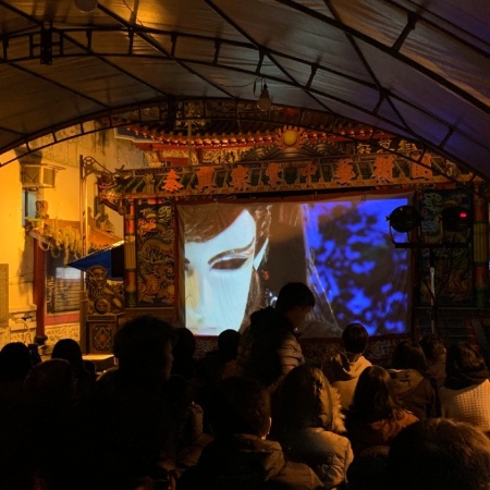 透過《龜山朝日》布袋戲演出，吸引民眾認識龜山島人物神話故事。